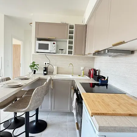 Le 72 Contemporain - Les Arenes Apartment