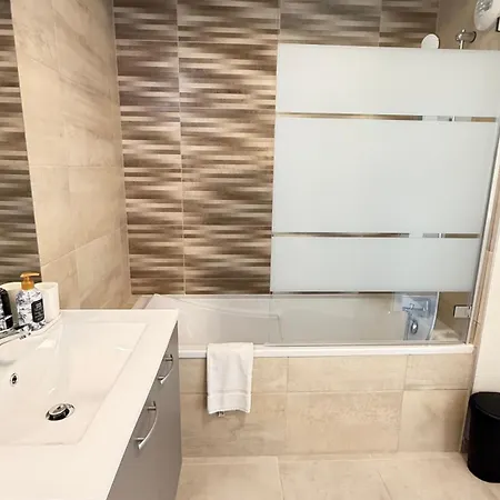 Le 72 Contemporain - Les Arenes Apartment *