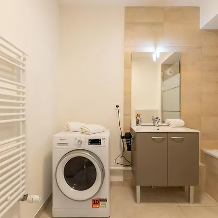 Le 72 Contemporain - Les Arenes Apartment